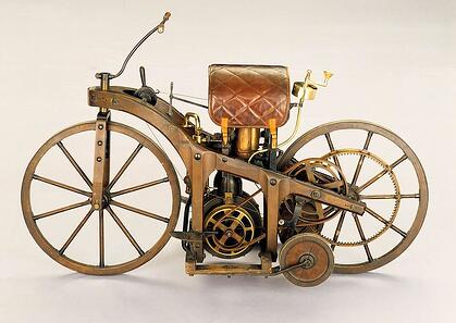 DaimlerRiding Car 1885 First Motorbike